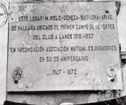 Placa recordatoria del primer estadio